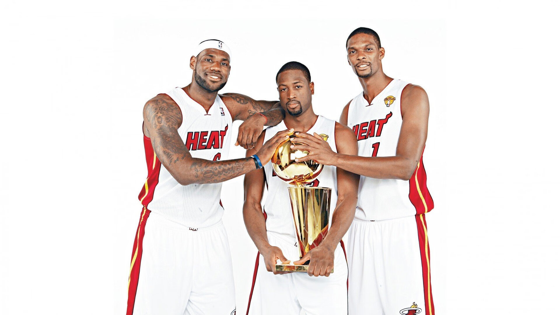 辽宁队淘汰赛过关勇士，拉文在欧冠决赛接管比赛，体育精神的平行叙事