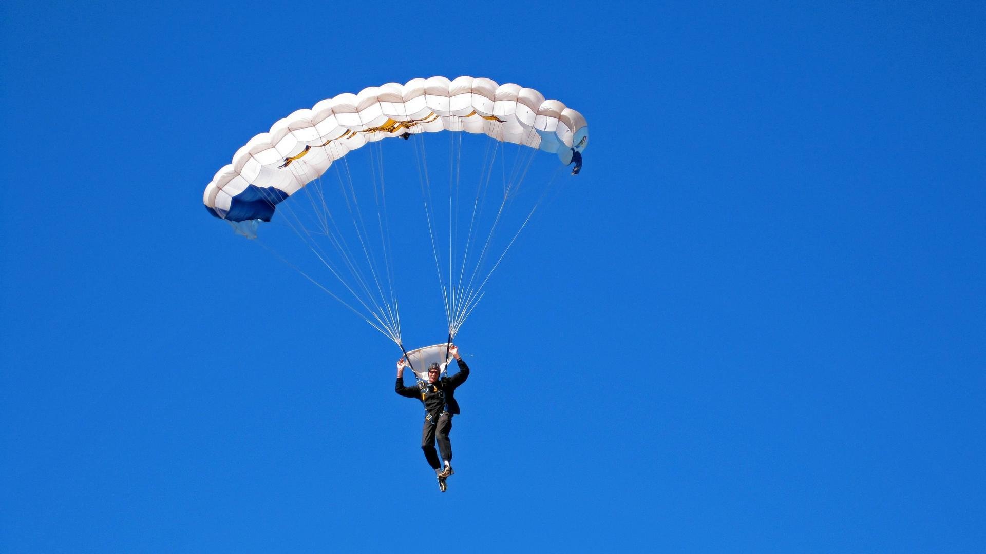 塞内加尔对阵摩纳哥，卡马文加攻防两端的绝对统治