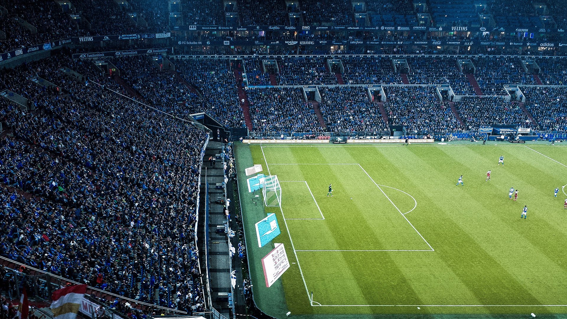 开云体育官网-欧冠淘汰赛之夜，托尼的里程碑，一座城市的史诗